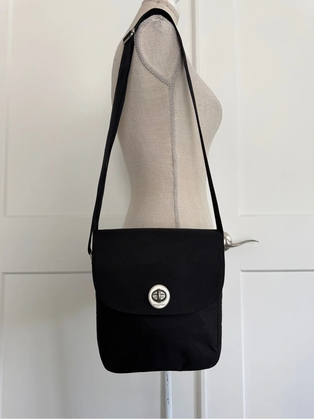 Baggallini bagillini sleek